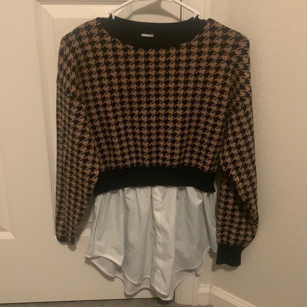 This is a nice sweater dress shirt by the brand joie.